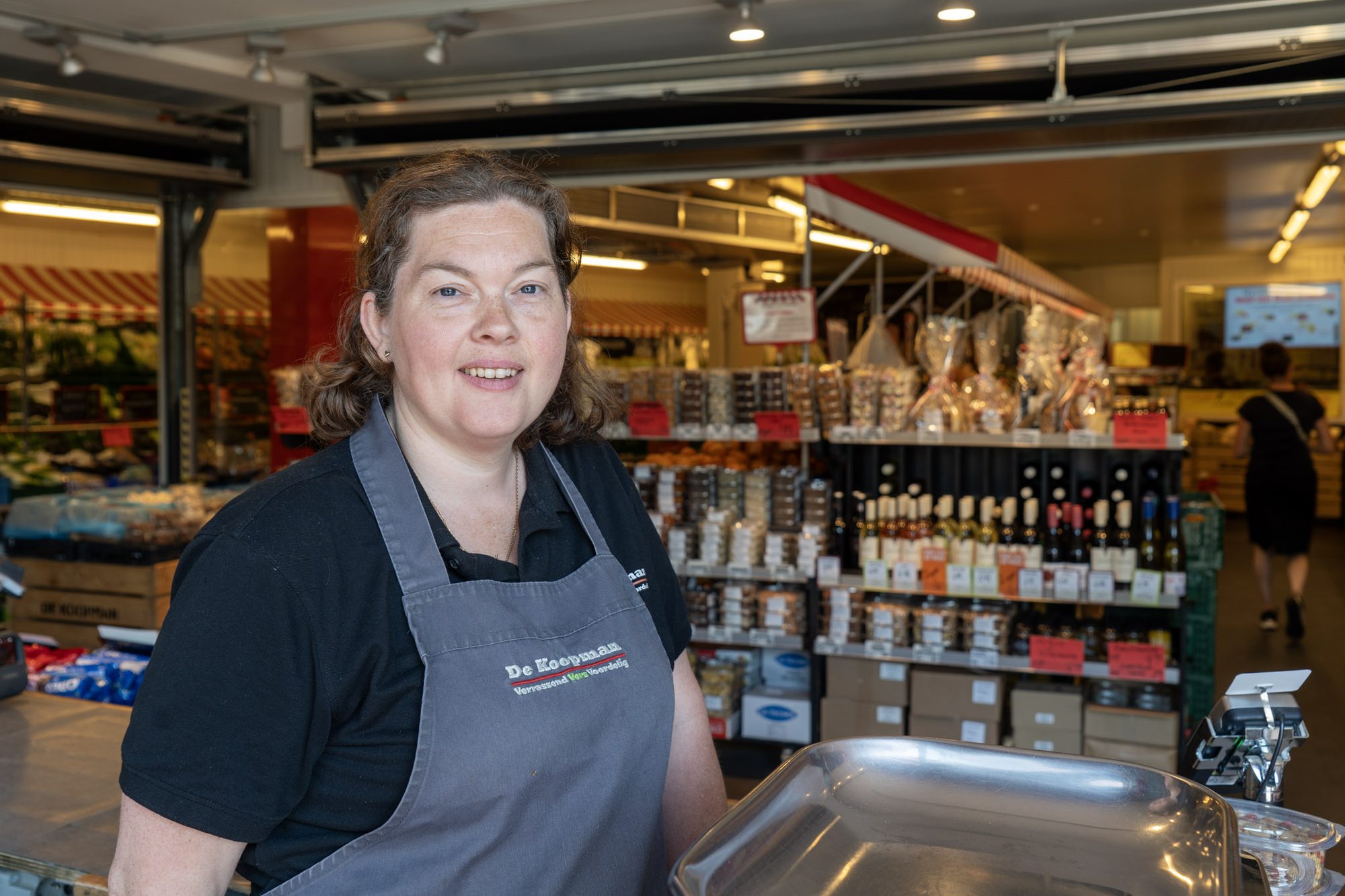 Portret van een medewerker van de Koopman Barneveld in de winkel
