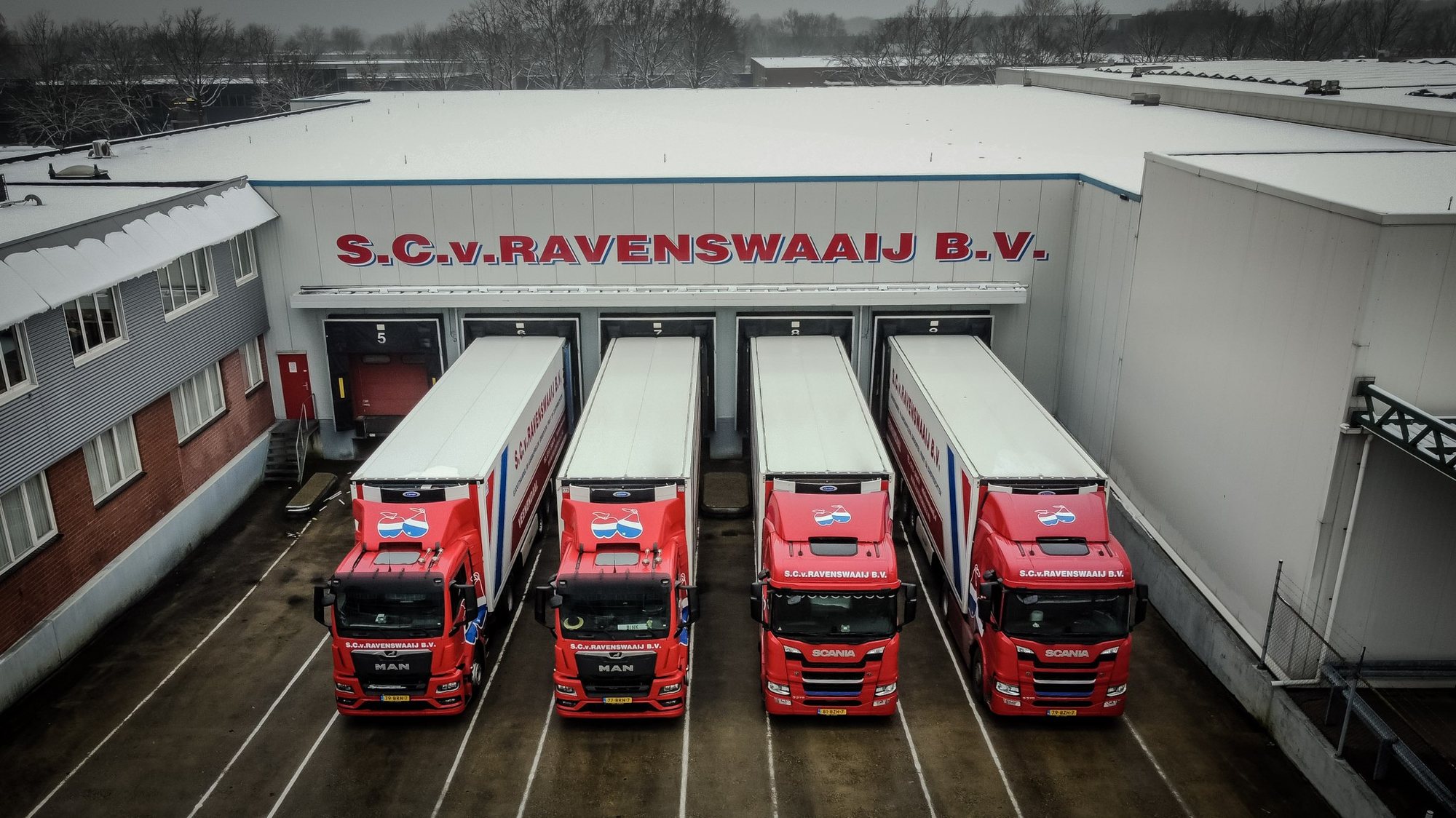 Luchtfoto van een distributiecentrum, gemaakt met drone